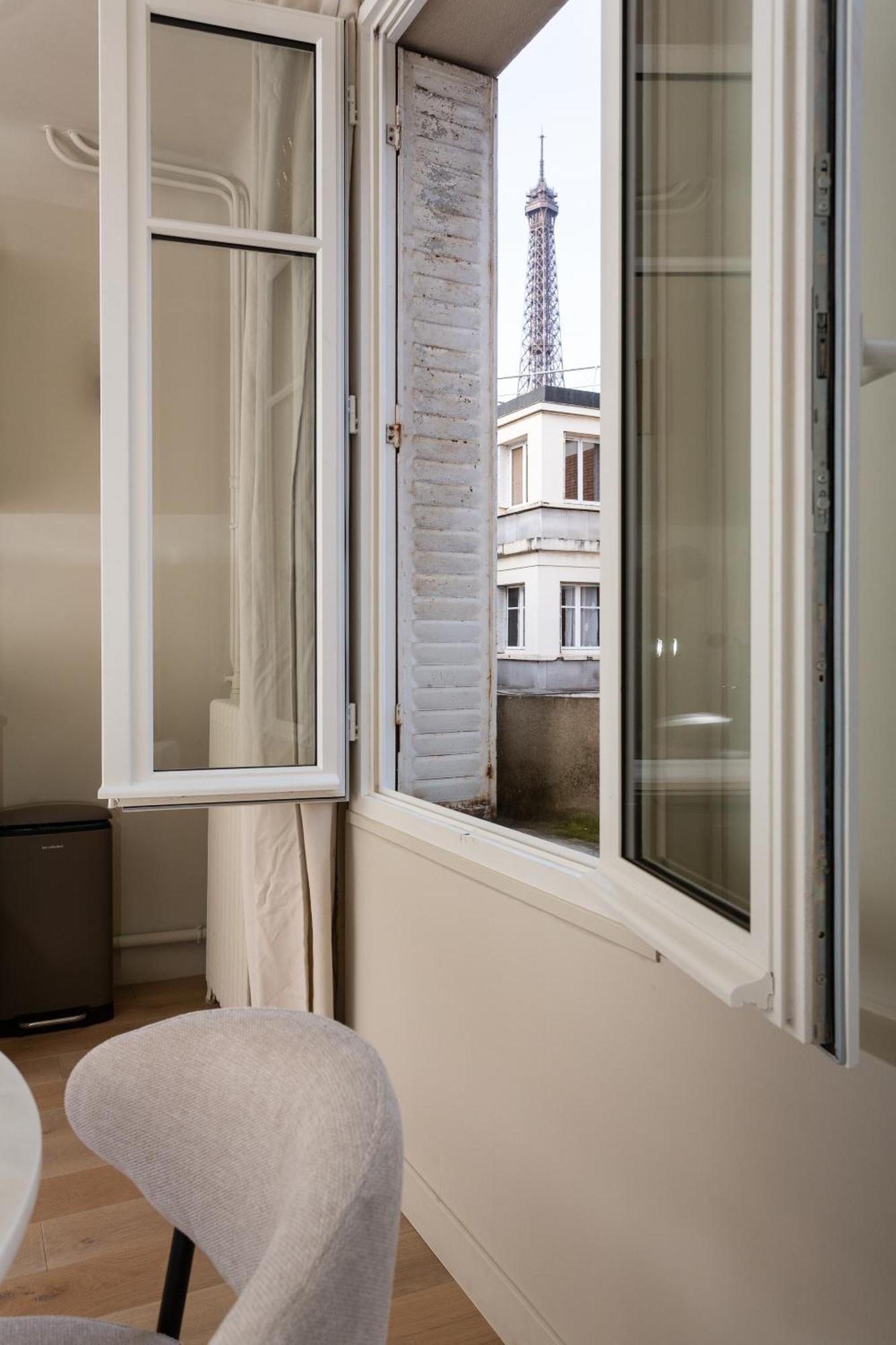The Carla Suite Eiffel Tower View Párizs Kültér fotó